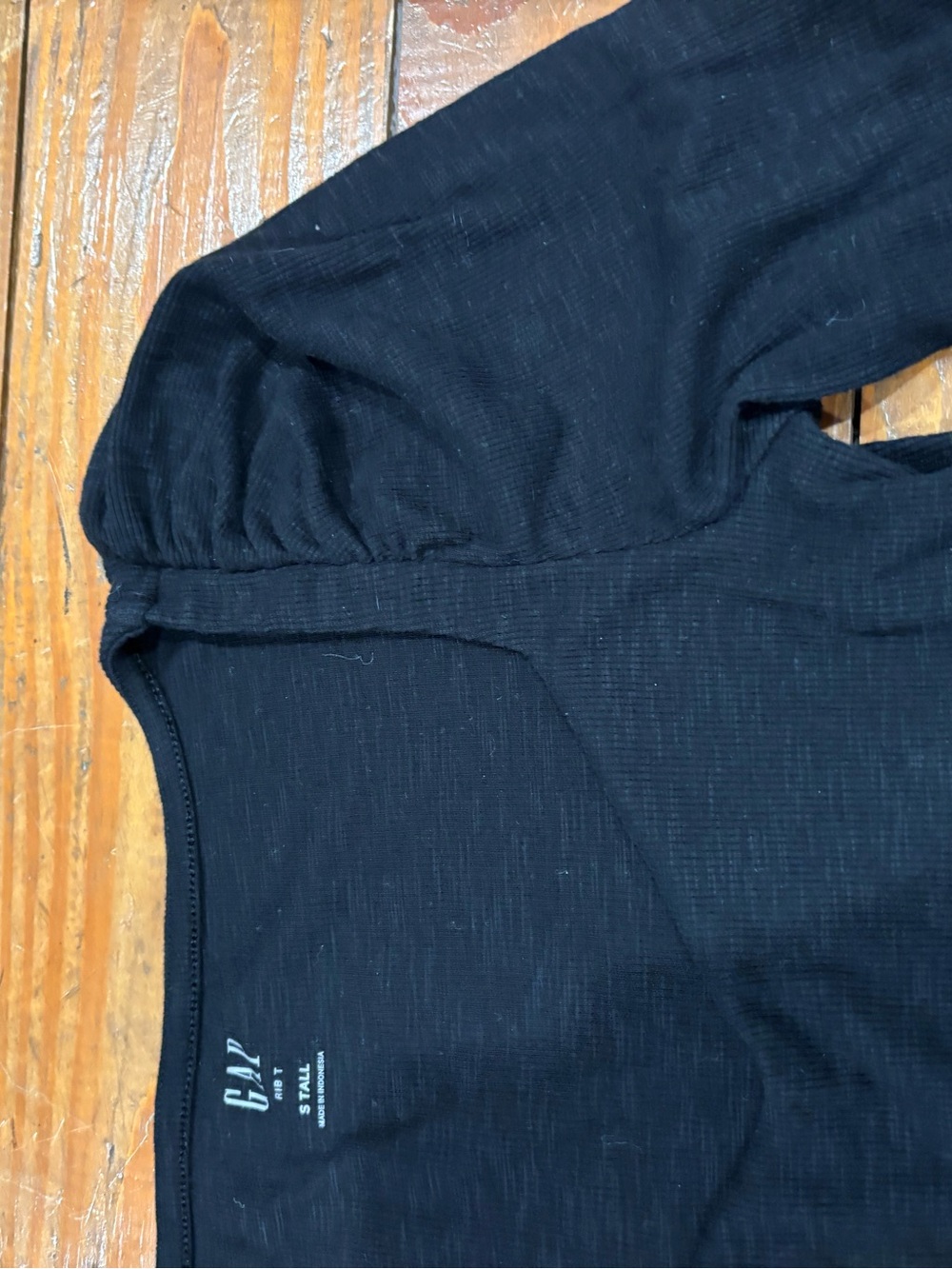 (262) BLACK GAP RUFFLED LONG SLEEVE - Picture 3 of 6